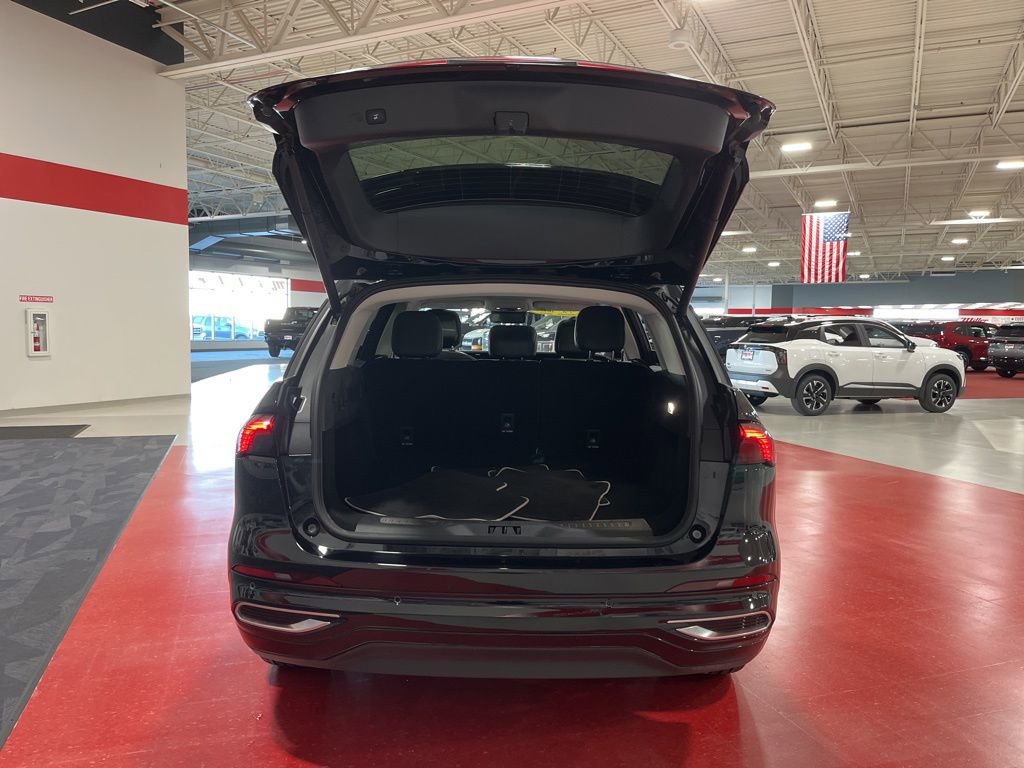 Used 2025 Lincoln Nautilus Reserve image 16