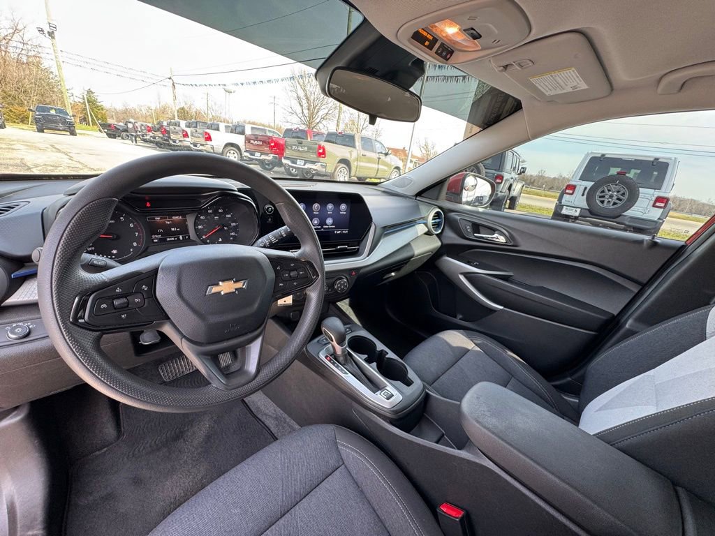 Used 2024 Chevrolet Trax LS w/ LS Convenience Package image 18