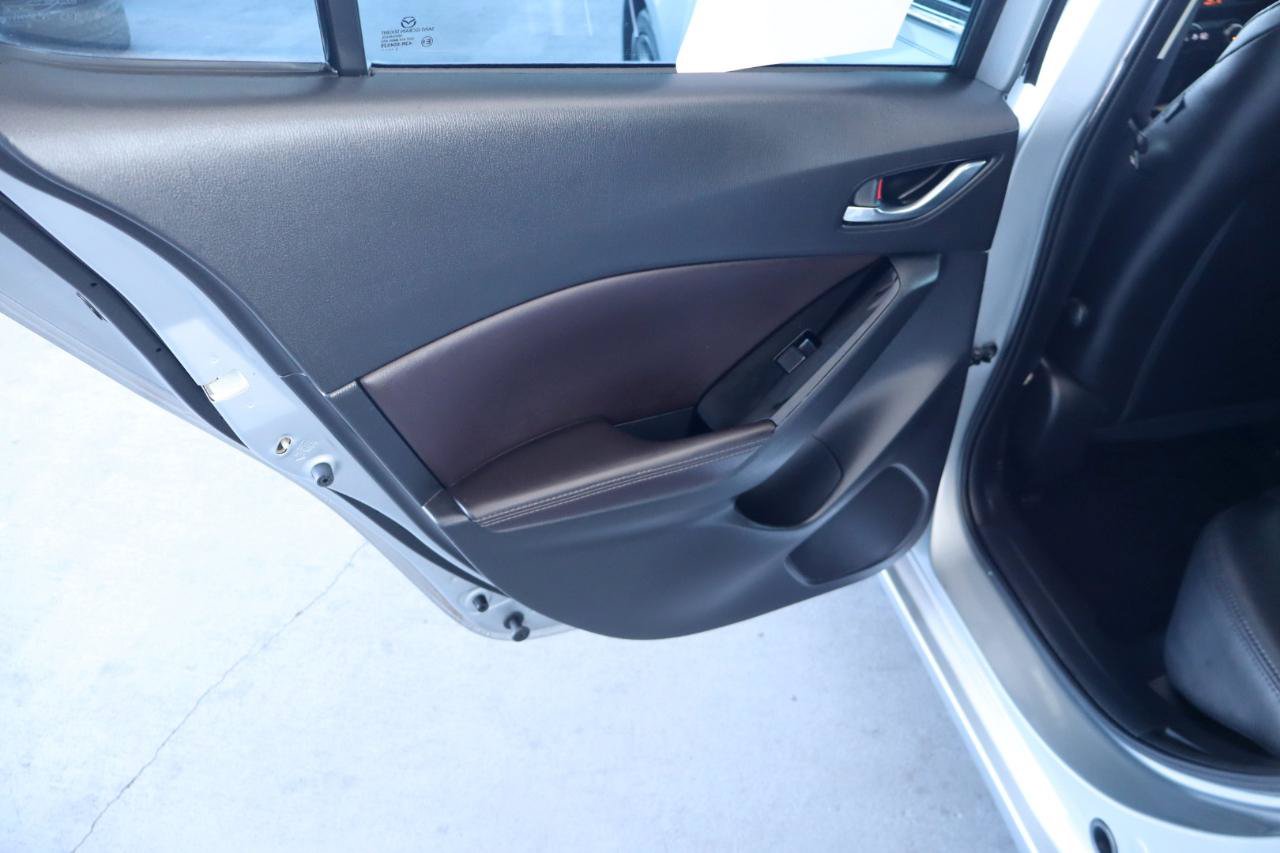 Used 2018 MAZDA MAZDA3 Touring FWD image 30