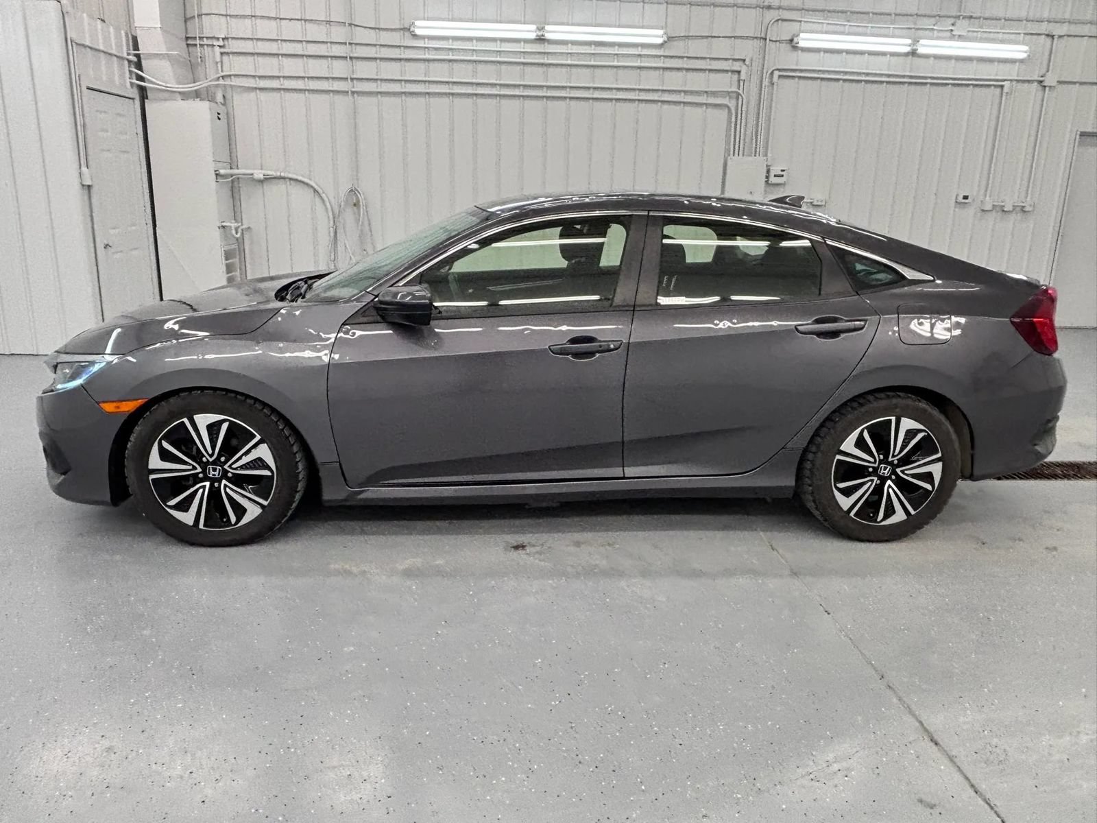 Used 2018 Honda Civic EX-T image 2