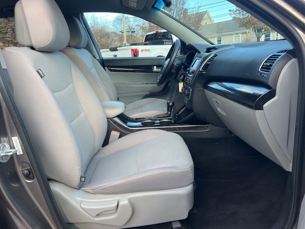 Used 2015 Kia Sorento LX image 24