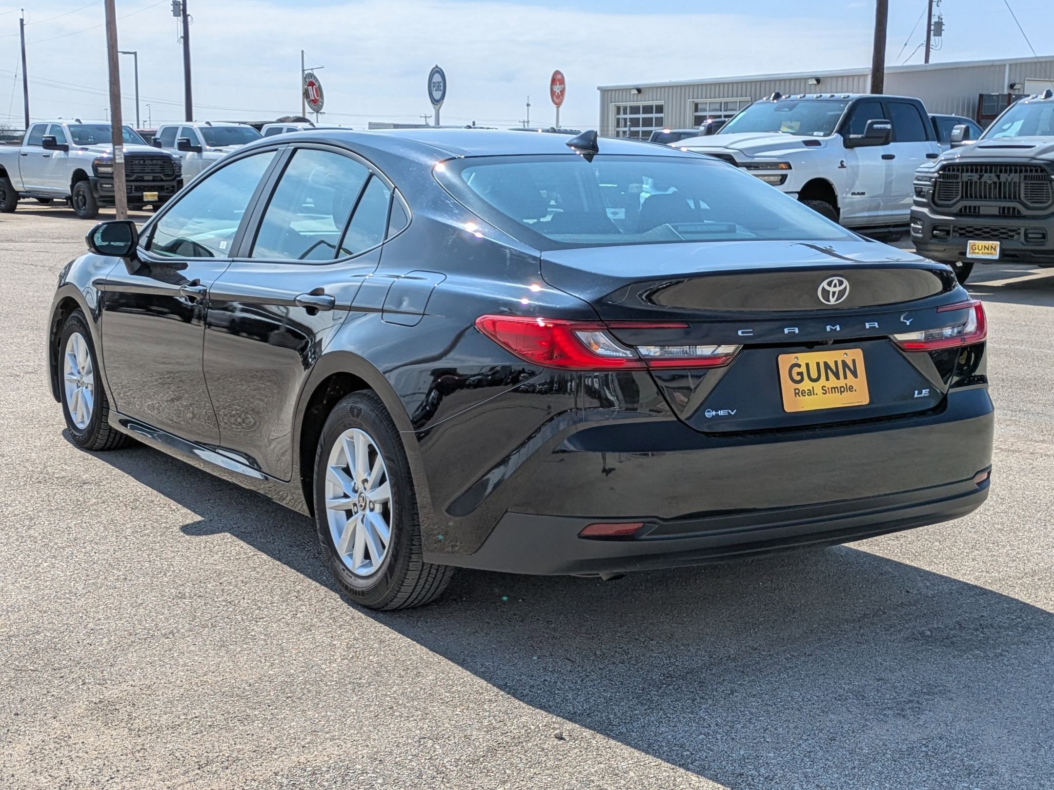 Used 2025 Toyota Camry LE image 5