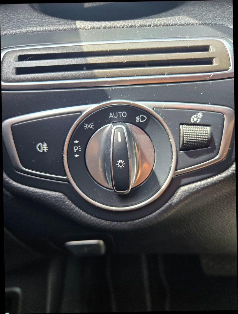 Used 2018 Mercedes-Benz C 300 Sedan image 24