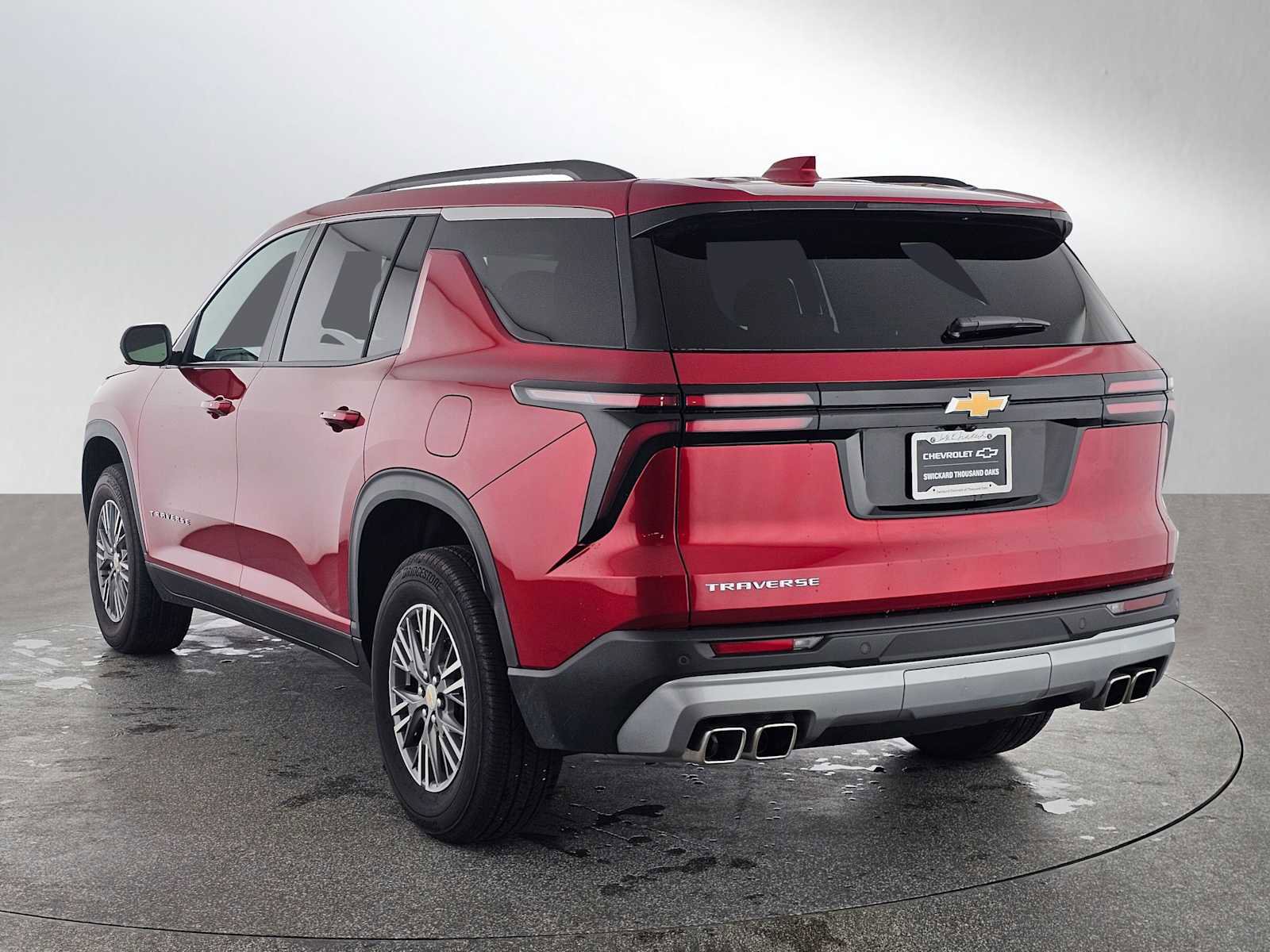 Used 2025 Chevrolet Traverse LT w/ Driver Confidence Package image 5