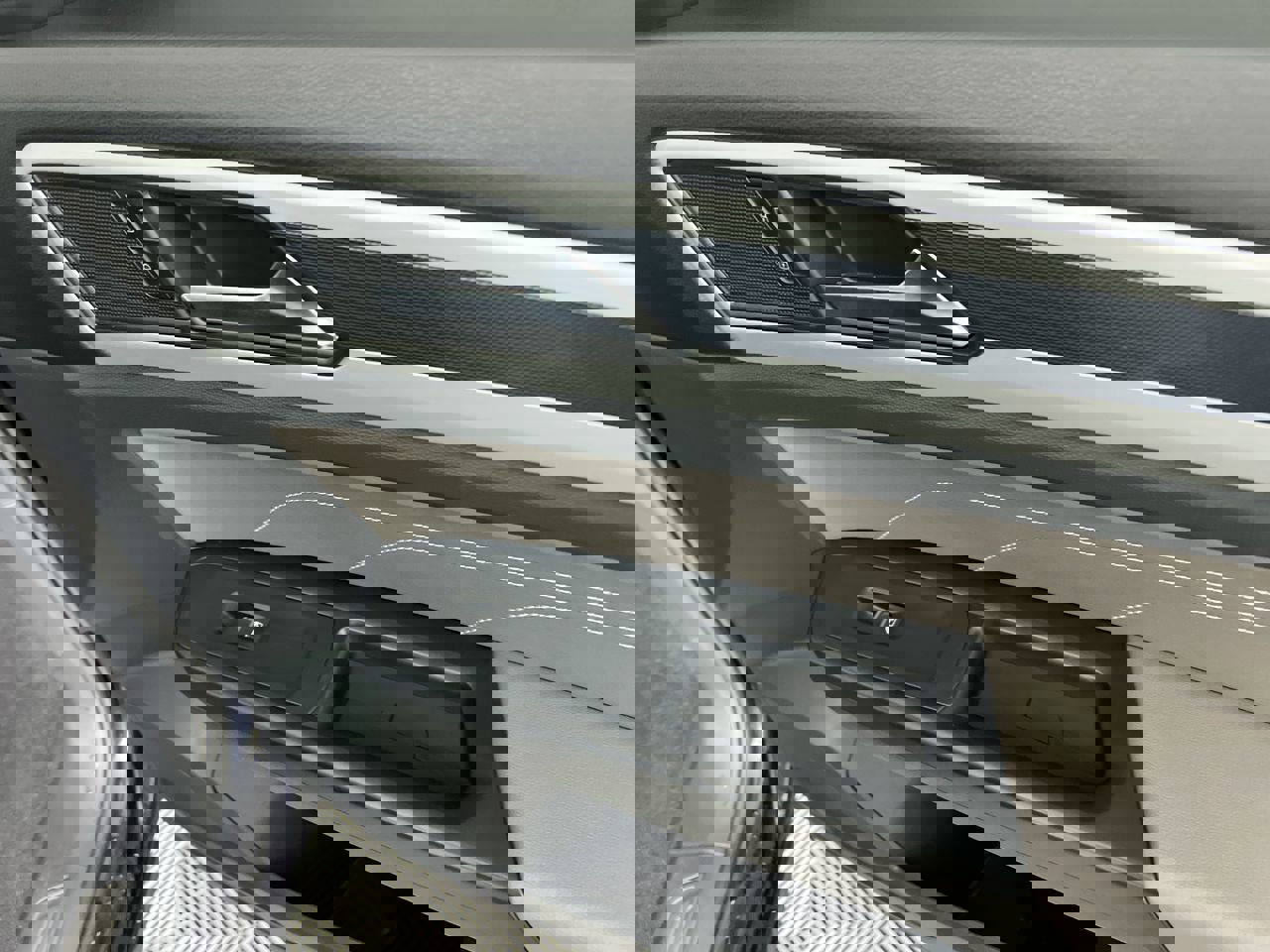 Used 2021 Volkswagen Atlas Cross Sport SEL FWD image 28