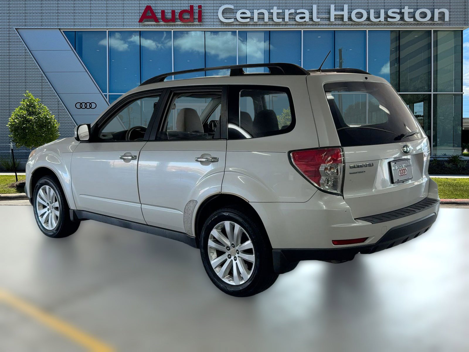 Used 2011 Subaru Forester 2.5X Premium image 3