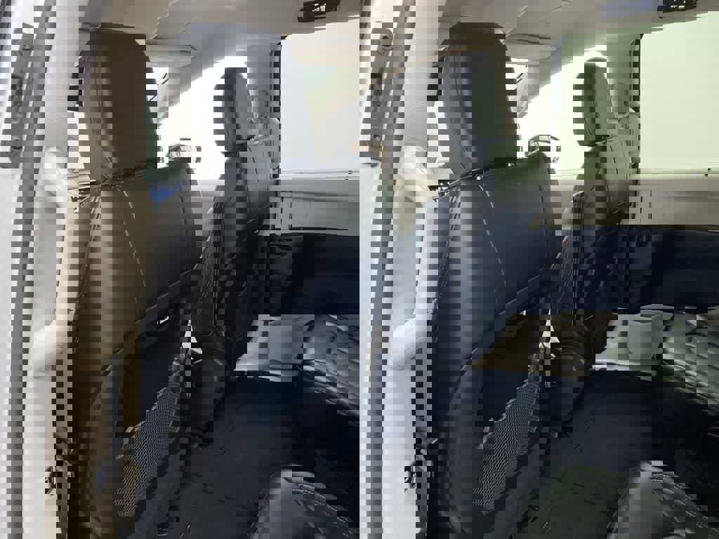 Used 2024 Chrysler Pacifica Touring-L image 15