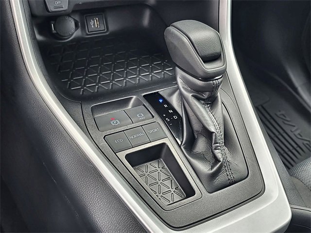 Used 2025 Toyota RAV4 XLE image 28