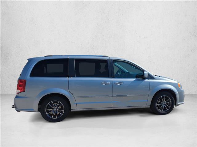 Used 2017 Dodge Grand Caravan SXT FWD image 4