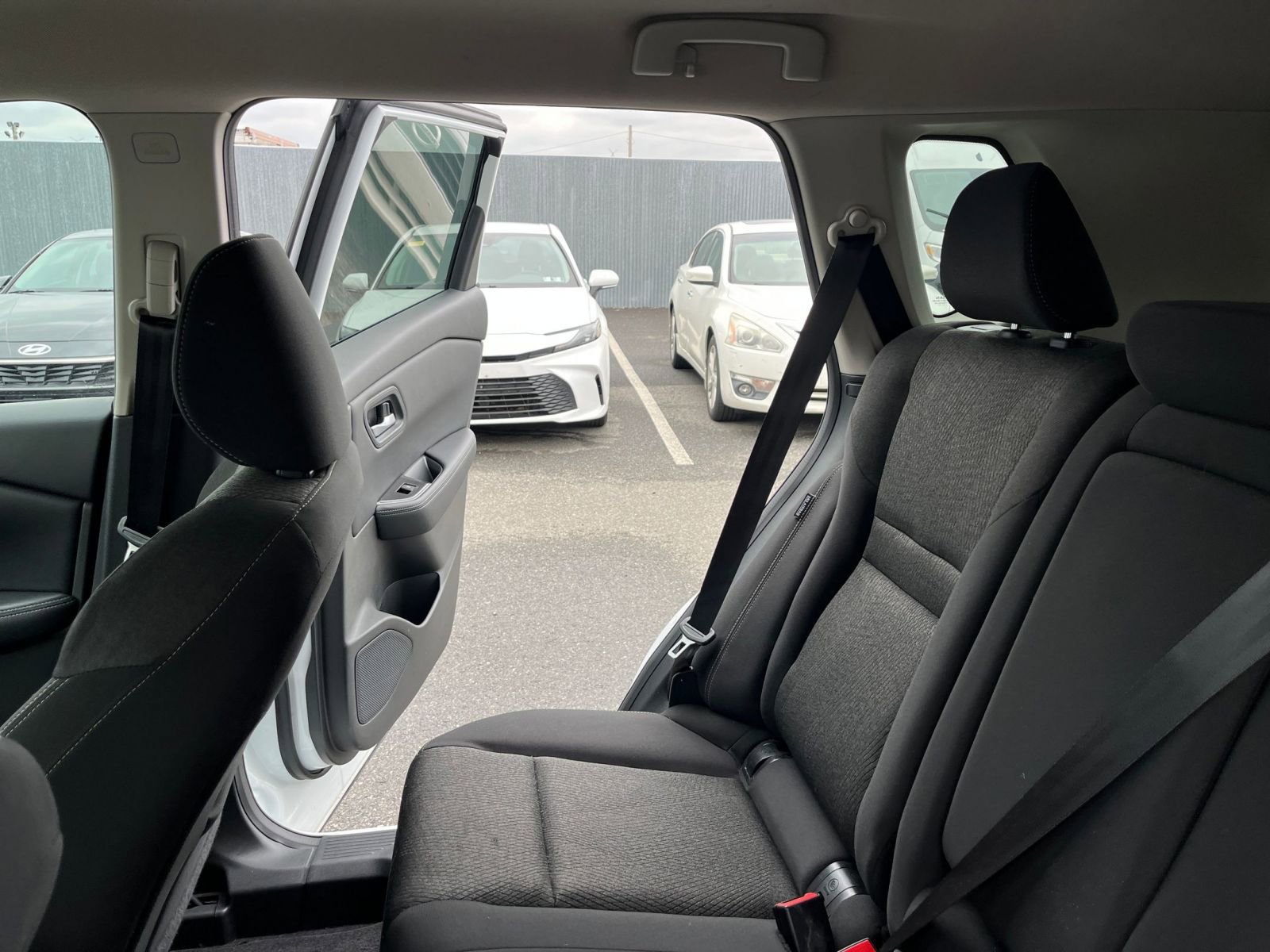Used 2025 Nissan Rogue SV AWD/4WD image 41