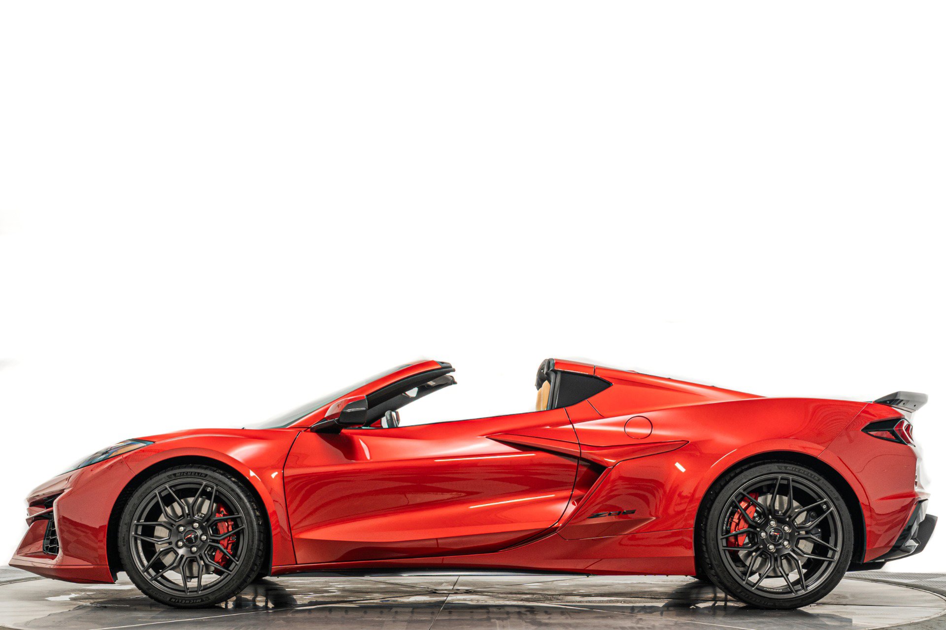 Used 2024 Chevrolet Corvette Z06 RWD image 6
