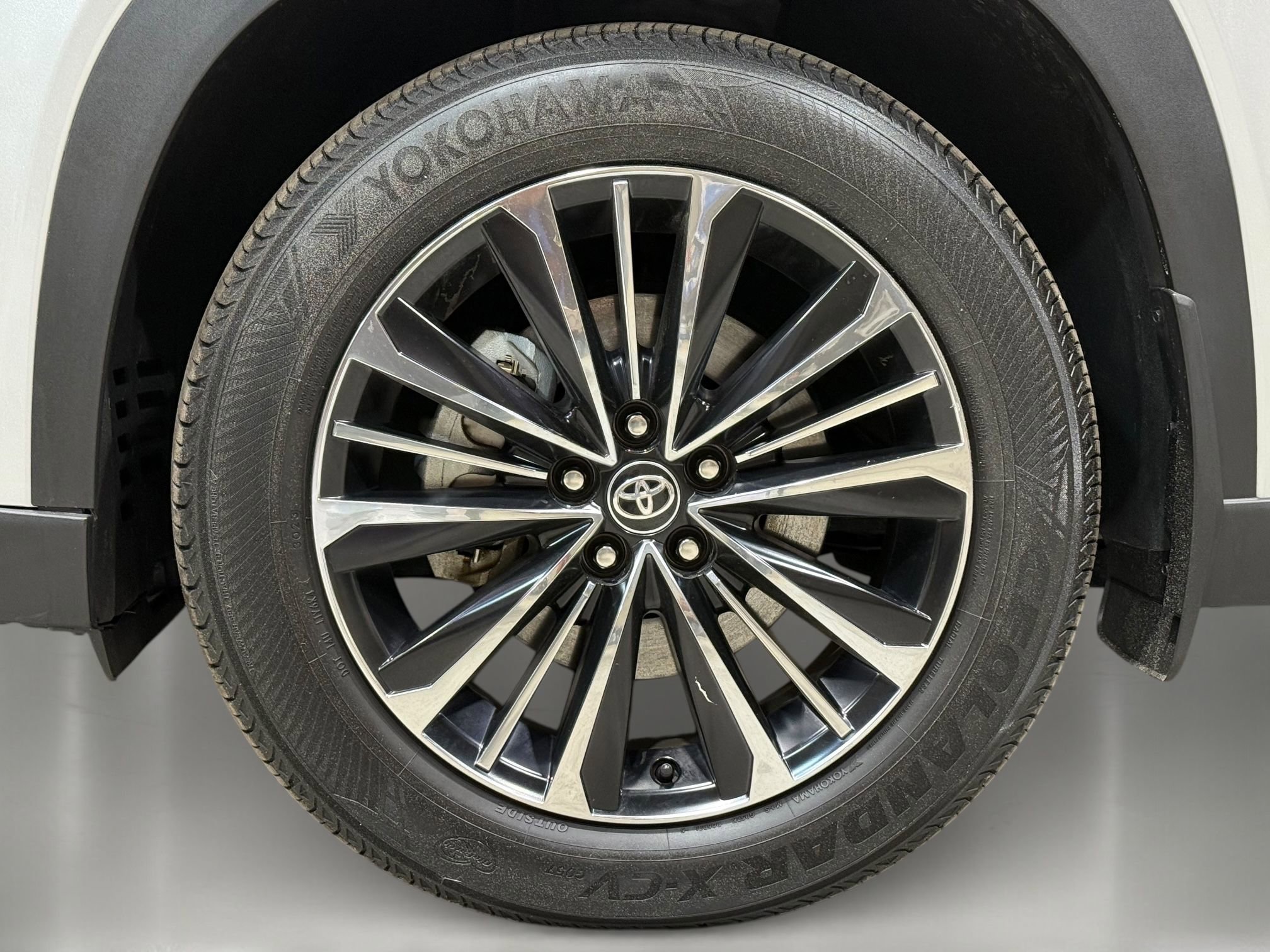 Used 2024 Toyota Grand Highlander AWD Hybrid image 11