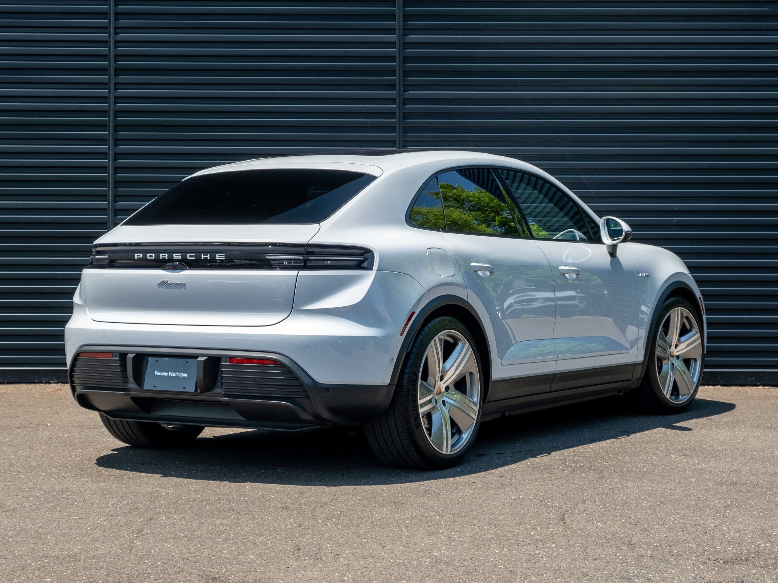 Used 2025 Porsche Macan Electric image 8