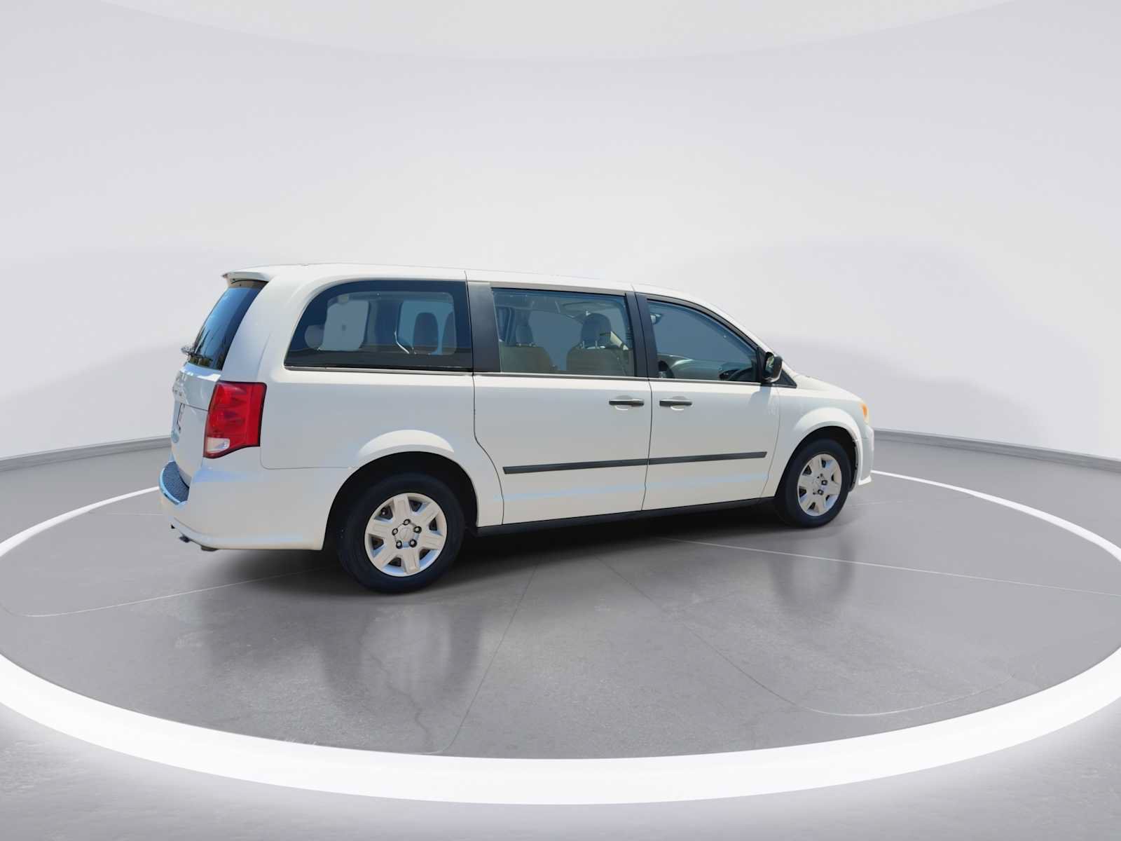 Used 2013 Dodge Grand Caravan American Value Package w/ UConnect Hands-Free Group FWD image 8