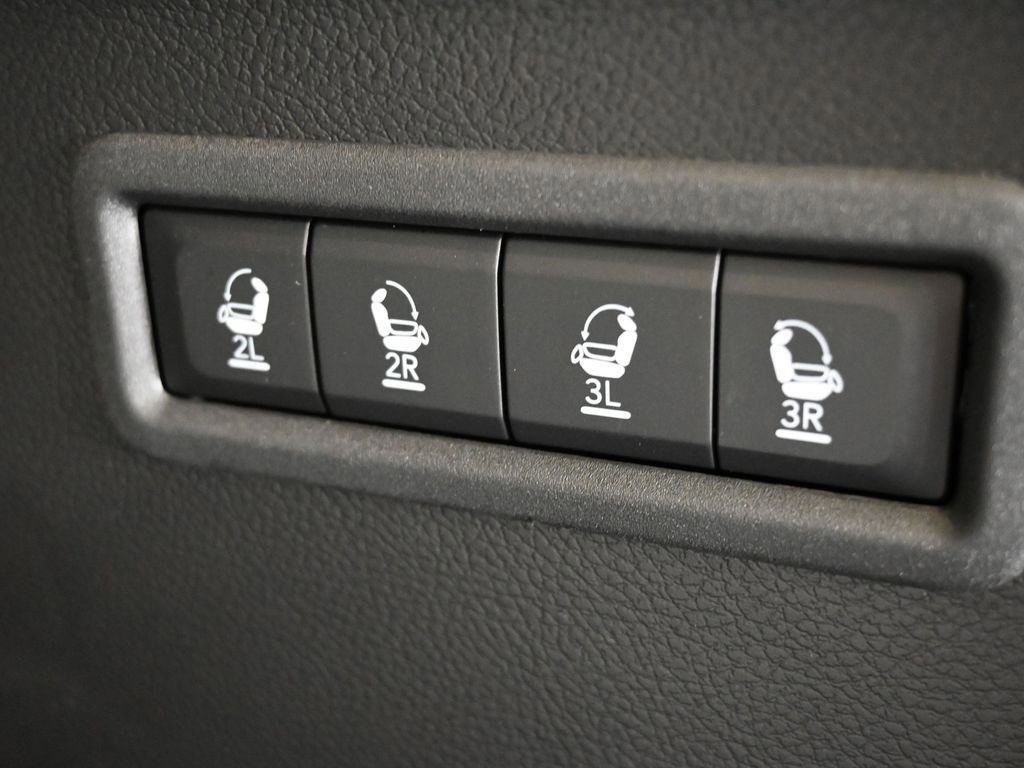 Used 2023 Jeep Wagoneer L Series III w/ Preferred Equipment Group image 44