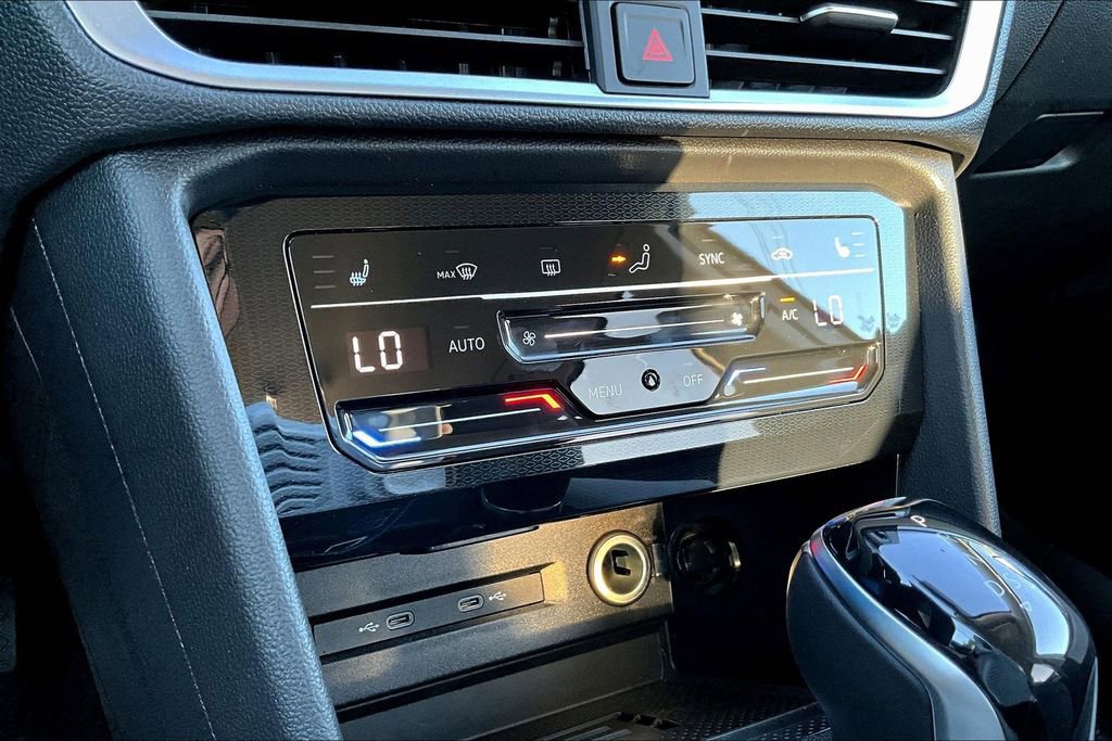 New 2026 Volkswagen Taos SE image 13