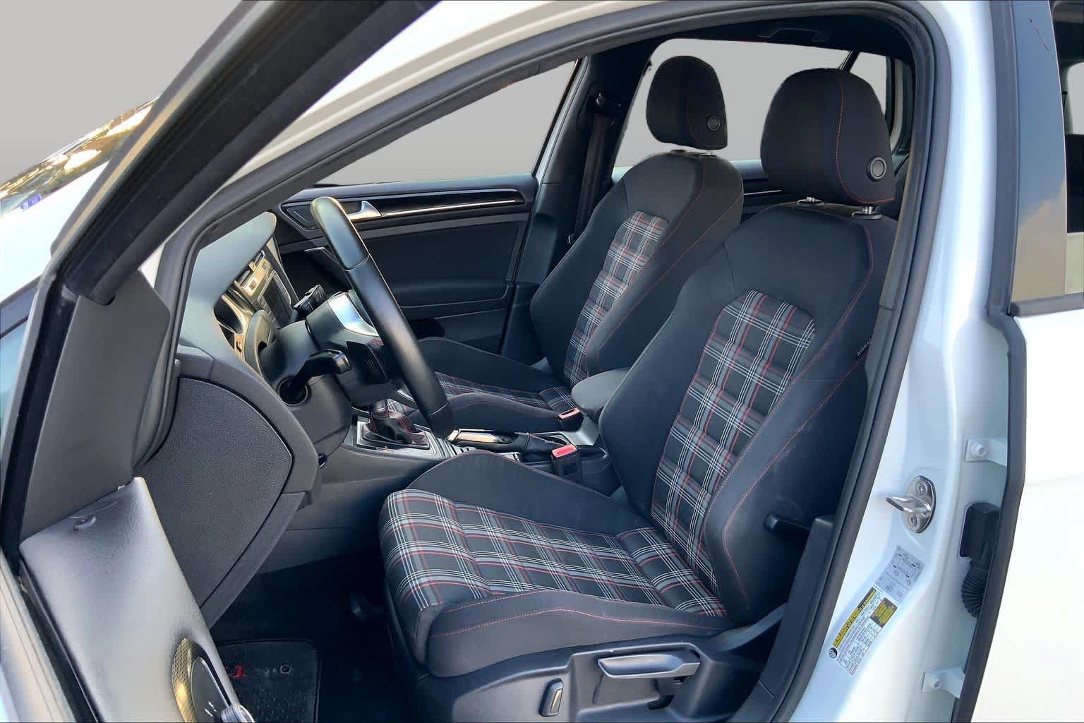 Used 2017 Volkswagen GTI SE FWD image 8