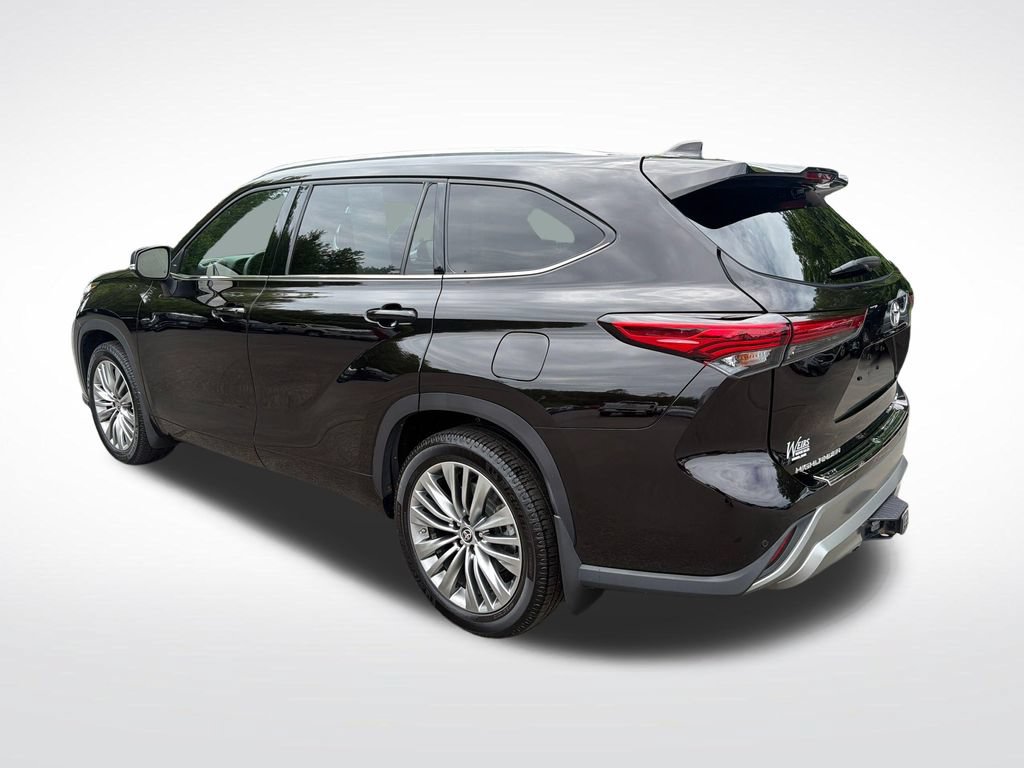 Used 2021 Toyota Highlander Platinum AWD/4WD image 3
