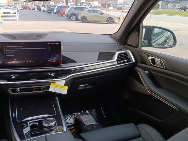 Used 2025 BMW X7 M60i image 14
