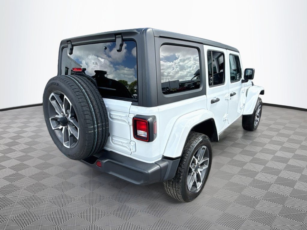 Used 2024 Jeep Wrangler Unlimited w/ Convenience Group AWD/4WD image 6