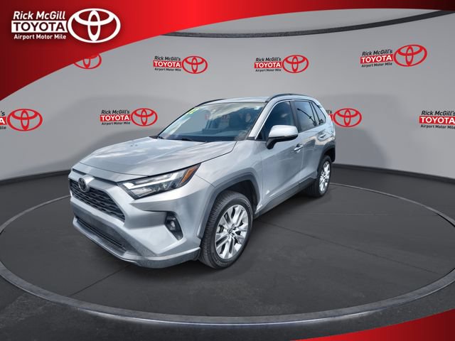Used 2022 Toyota RAV4 XLE Premium FWD image 4
