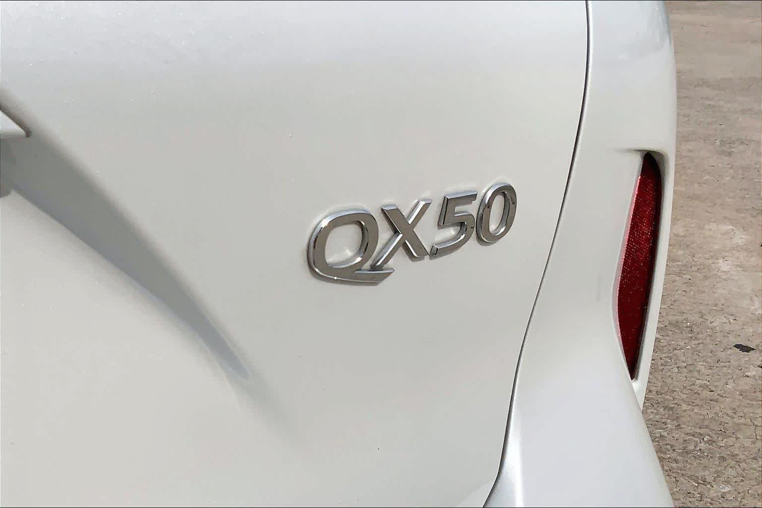Used 2023 INFINITI QX50 Sensory AWD/4WD image 9