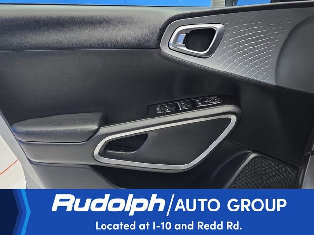 Used 2025 Kia Soul LX w/ LX Technology Package FWD image 10
