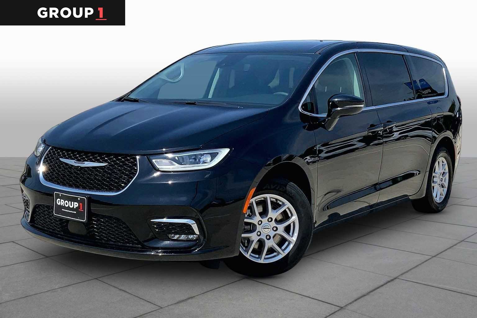 Used 2024 Chrysler Pacifica Touring-L FWD image 1