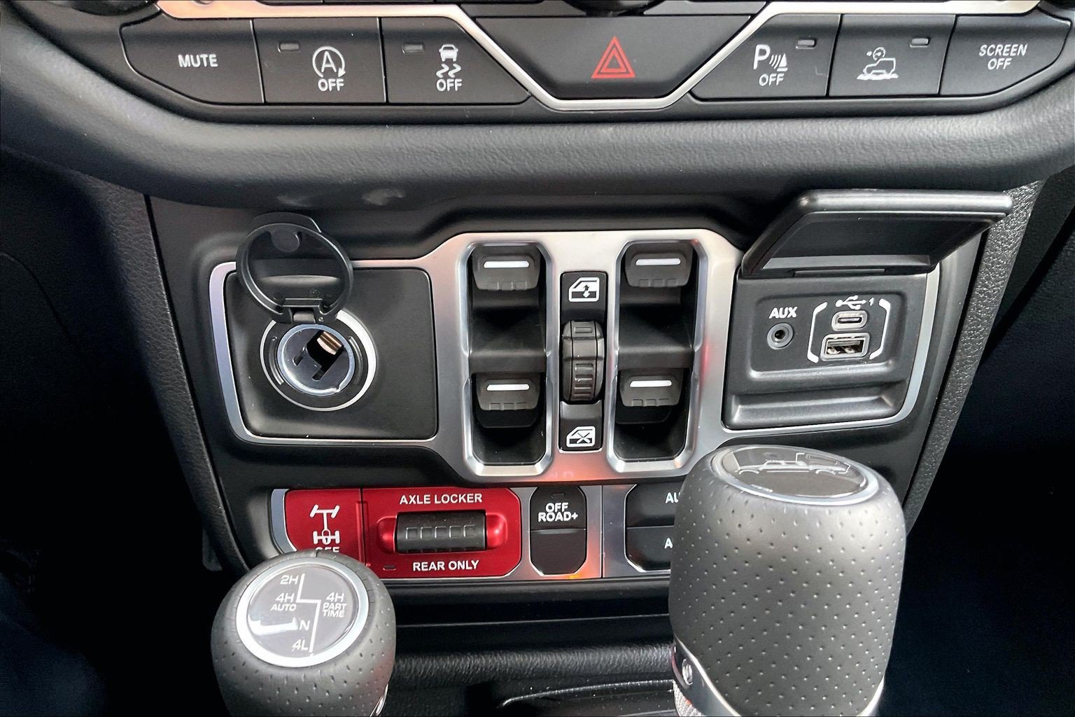 Used 2026 Jeep Gladiator Mojave AWD/4WD image 33