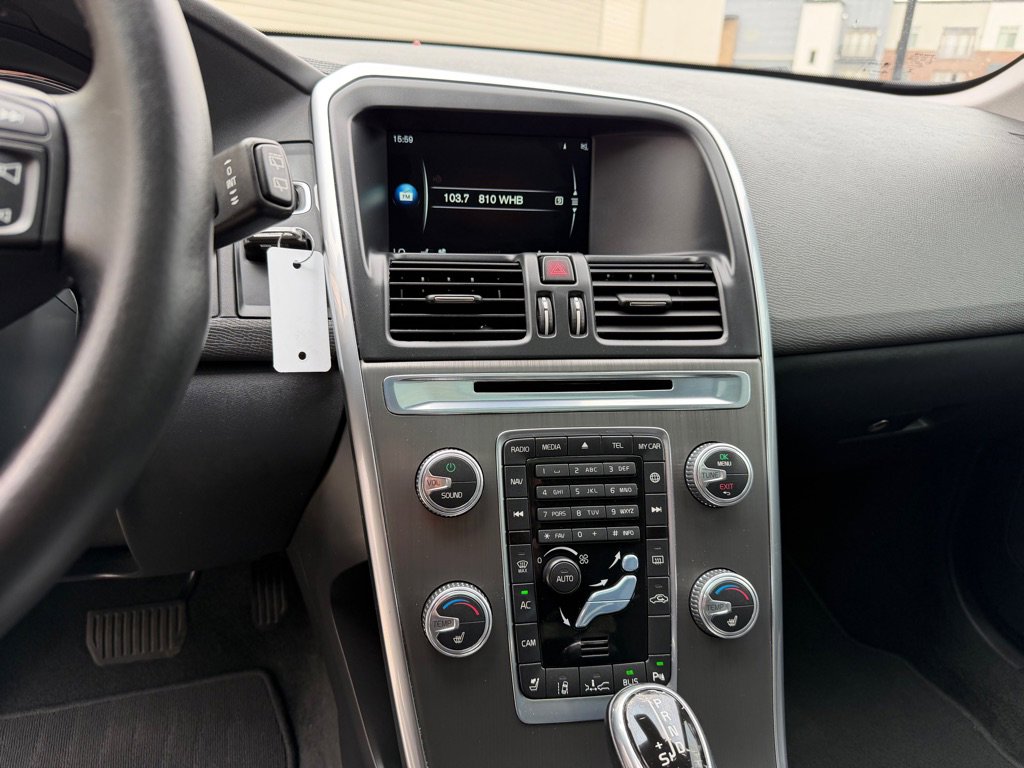 Used 2016 Volvo XC60 T5 Premier AWD/4WD image 11