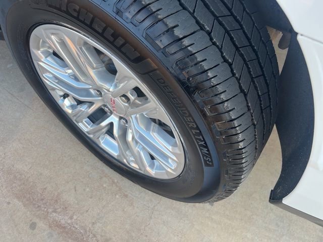 Used 2023 GMC Yukon XL SLT w/ SLT Premium Package image 7