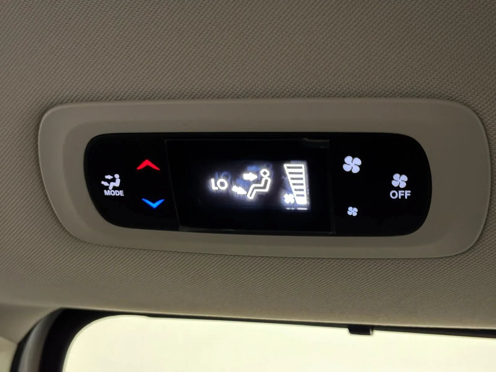 Used 2021 Chrysler Voyager Lxi FWD image 31