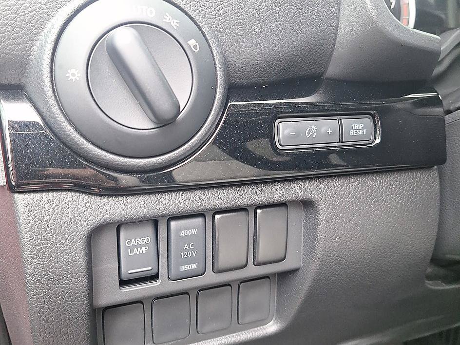 Used 2024 Nissan Titan SV w/ SV Convenience Package AWD/4WD image 32
