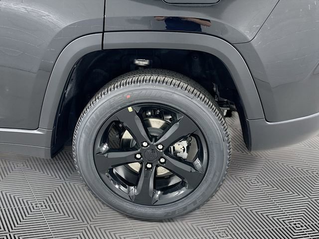 New 2025 Jeep Grand Cherokee Altitude image 16