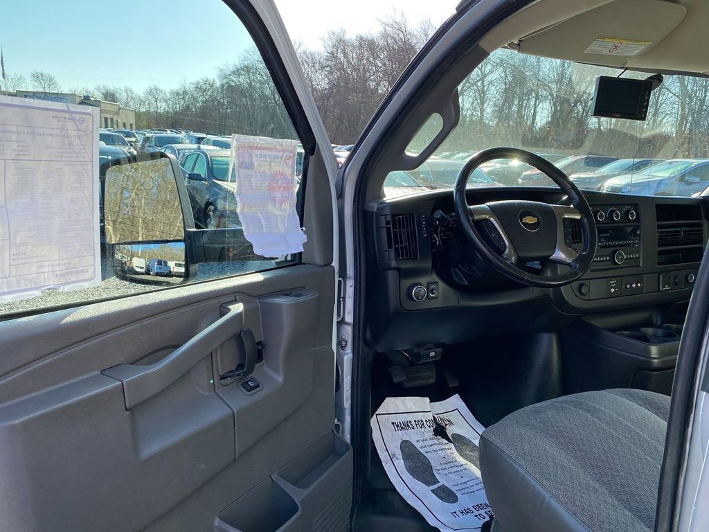 Used 2017 Chevrolet Express 3500 Work Van image 10