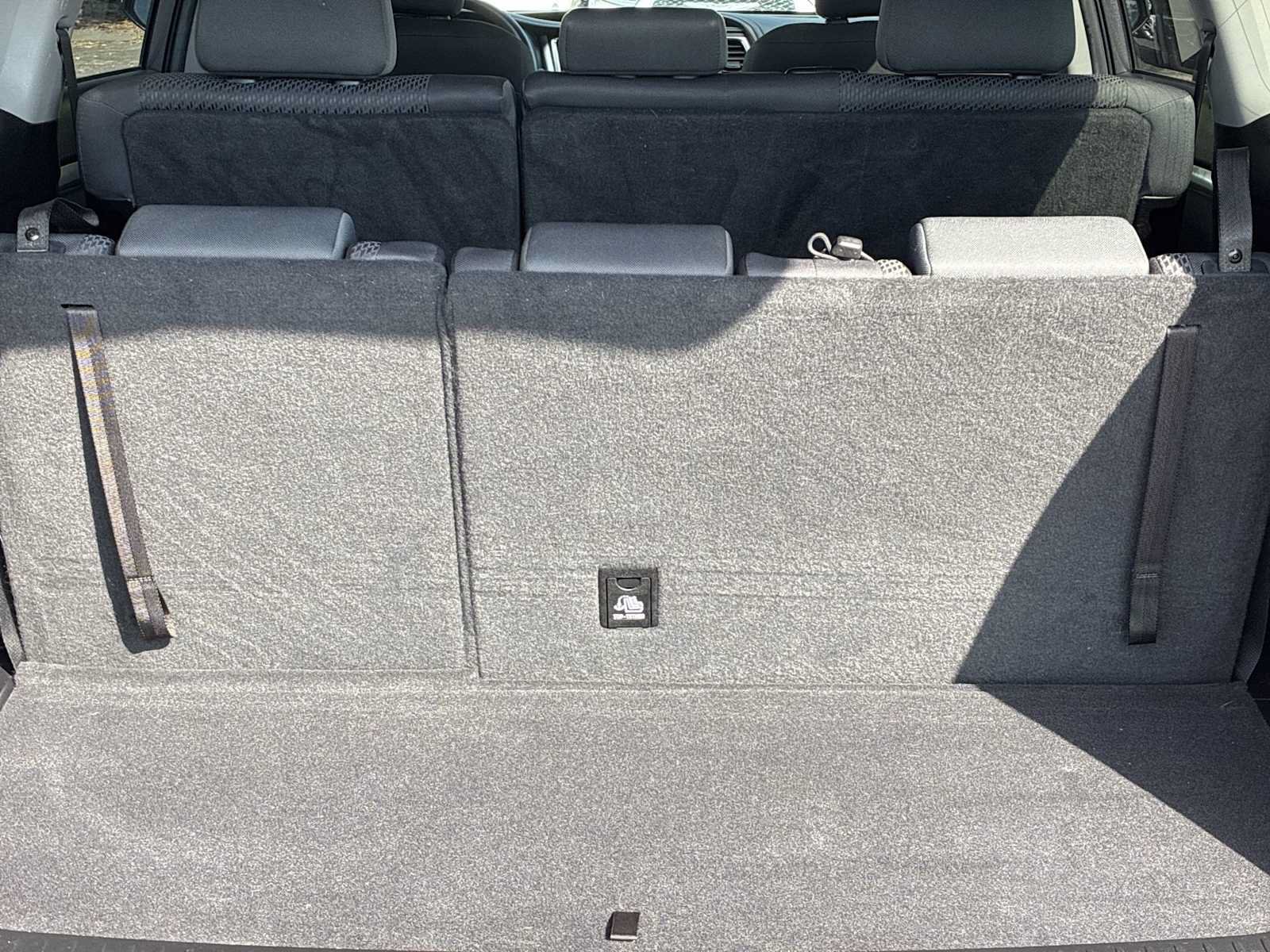 Used 2019 Toyota Highlander LE AWD/4WD image 18