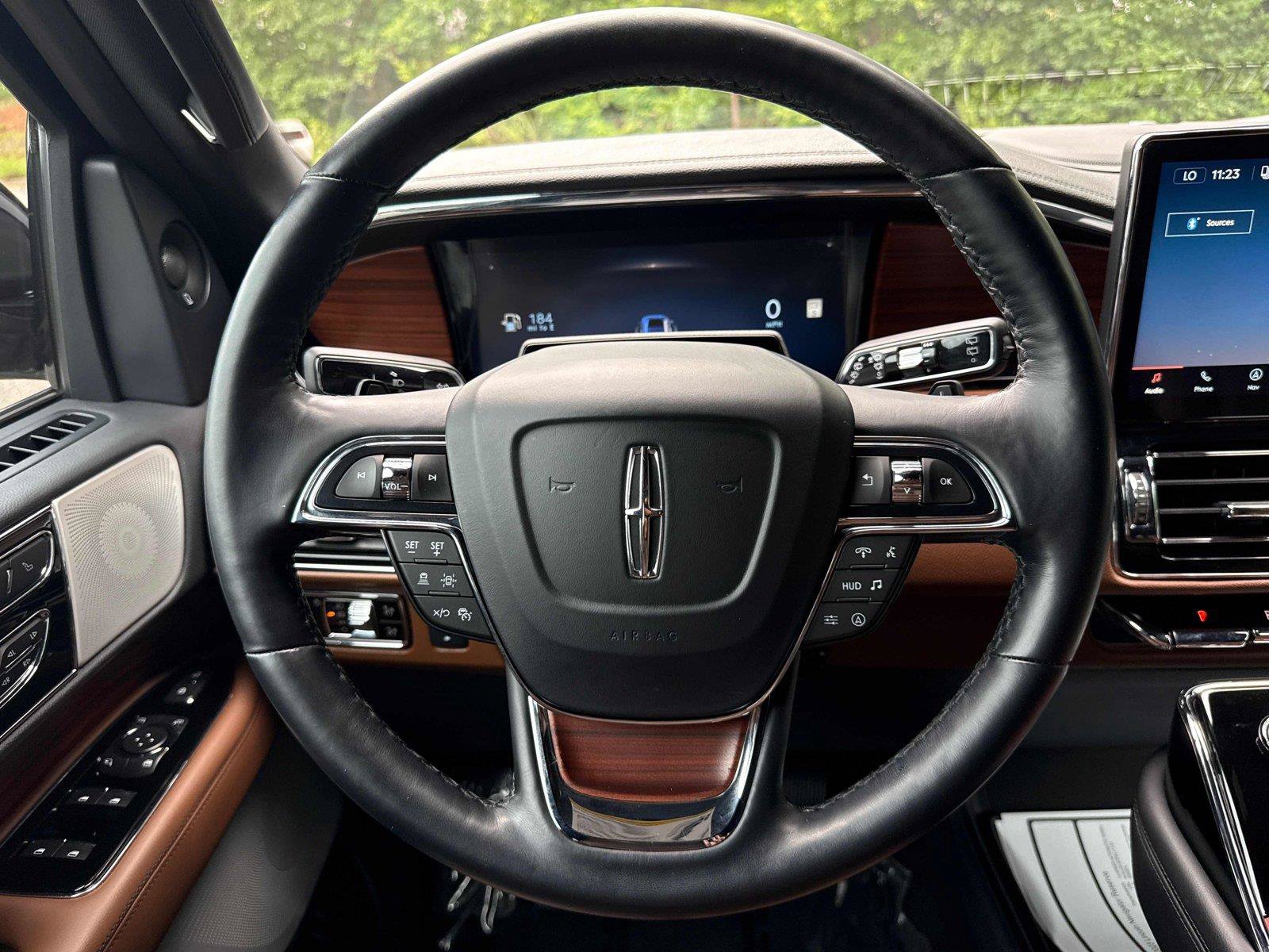 Used 2023 Lincoln Navigator Reserve AWD/4WD image 16