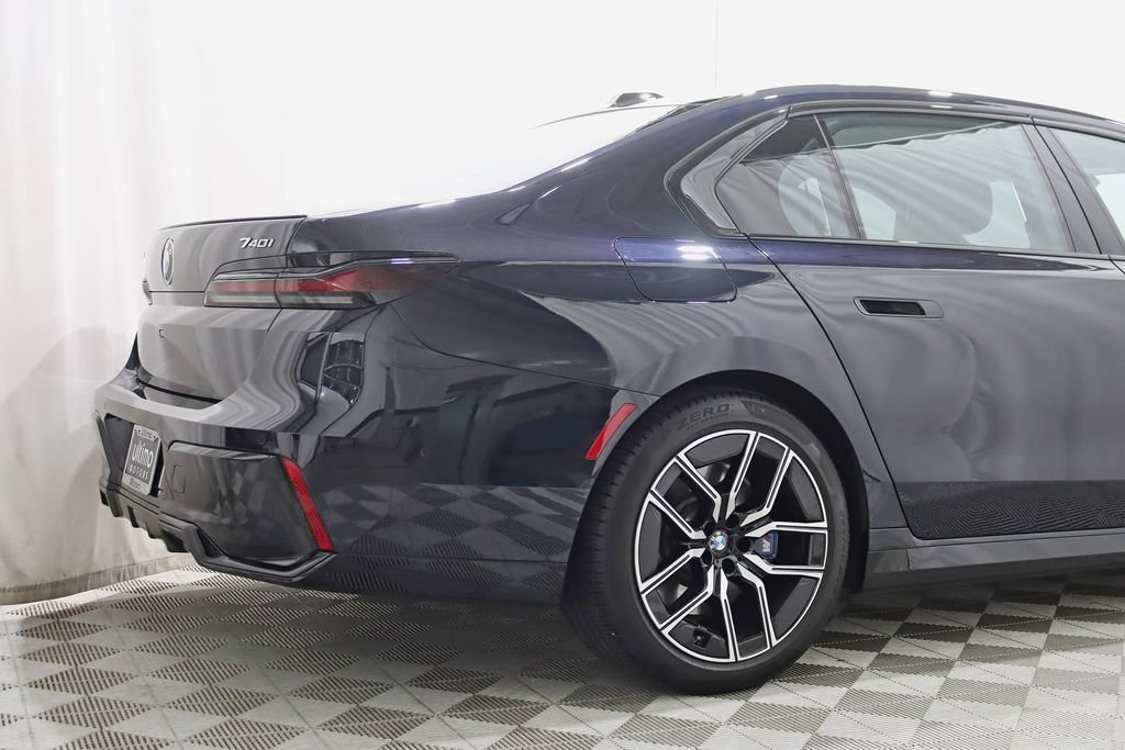 Used 2024 BMW 740i xDrive w/ Premium Package 2 AWD/4WD image 9