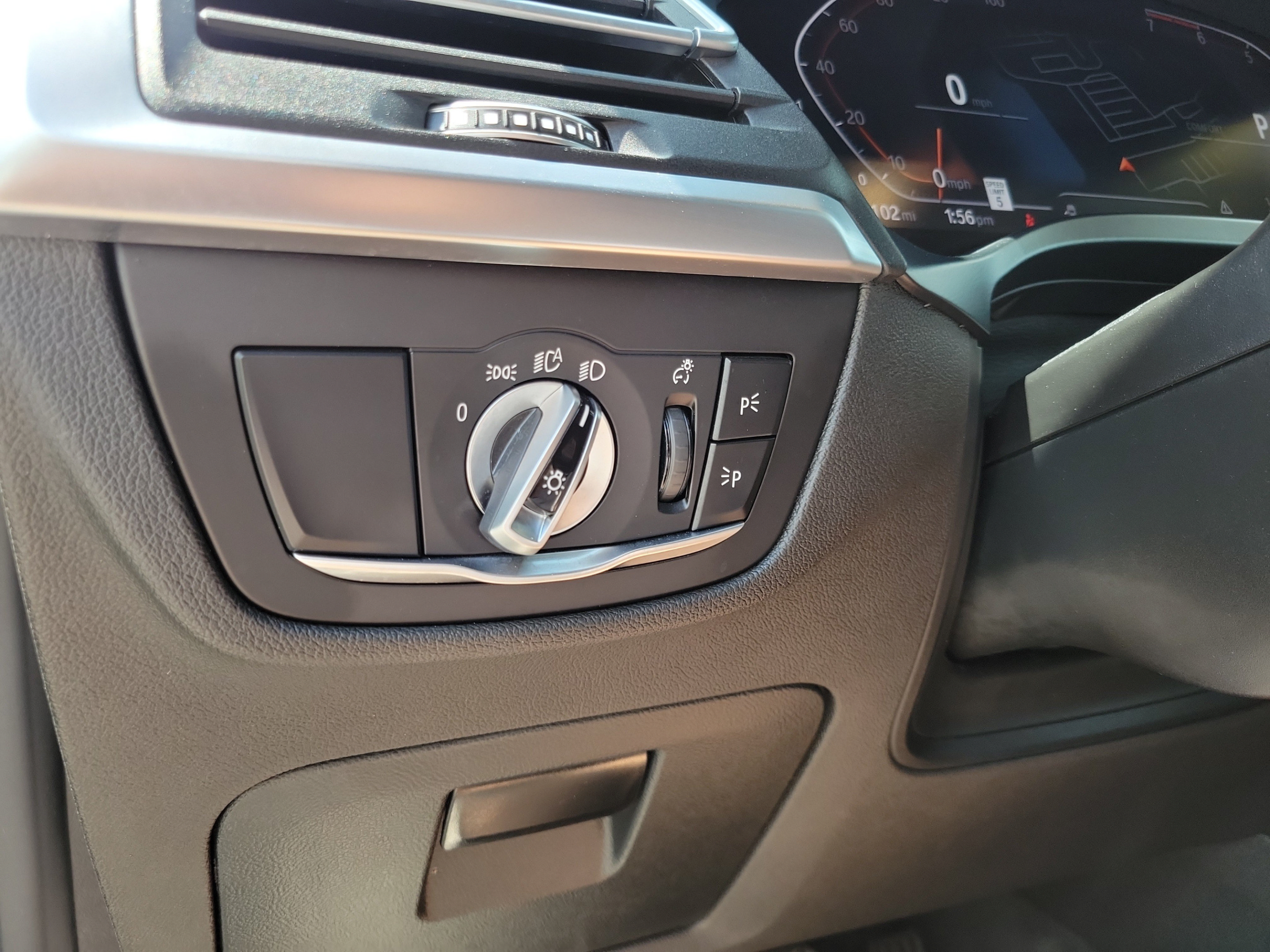 Used 2023 BMW X4 xDrive30i AWD/4WD image 19