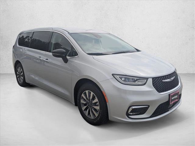 Used 2024 Chrysler Pacifica Limited FWD image 3