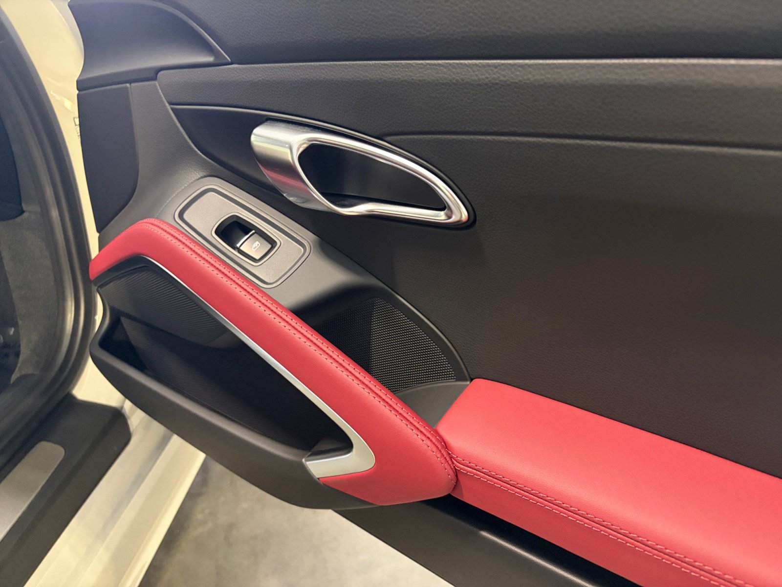 Certified 2024 Porsche 718 Cayman S RWD image 26