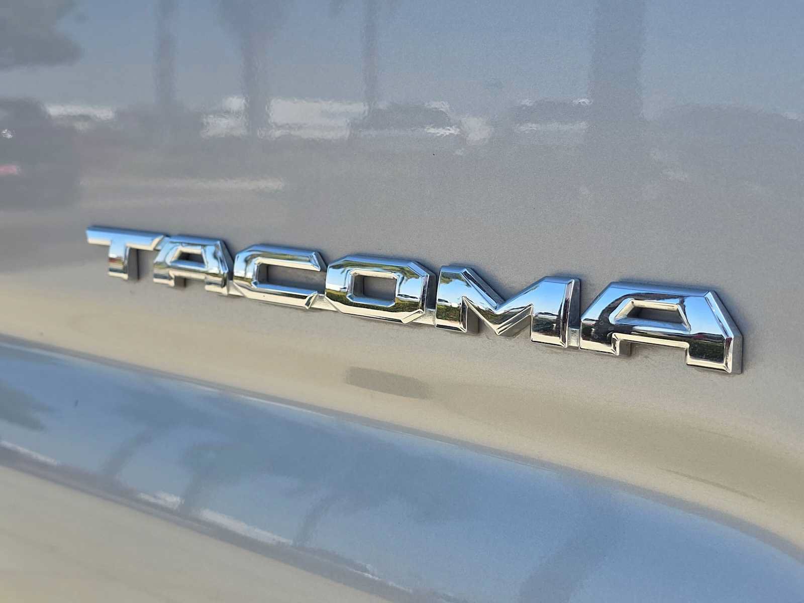 Used 2020 Toyota Tacoma TRD Sport w/ Technology Package RWD image 13