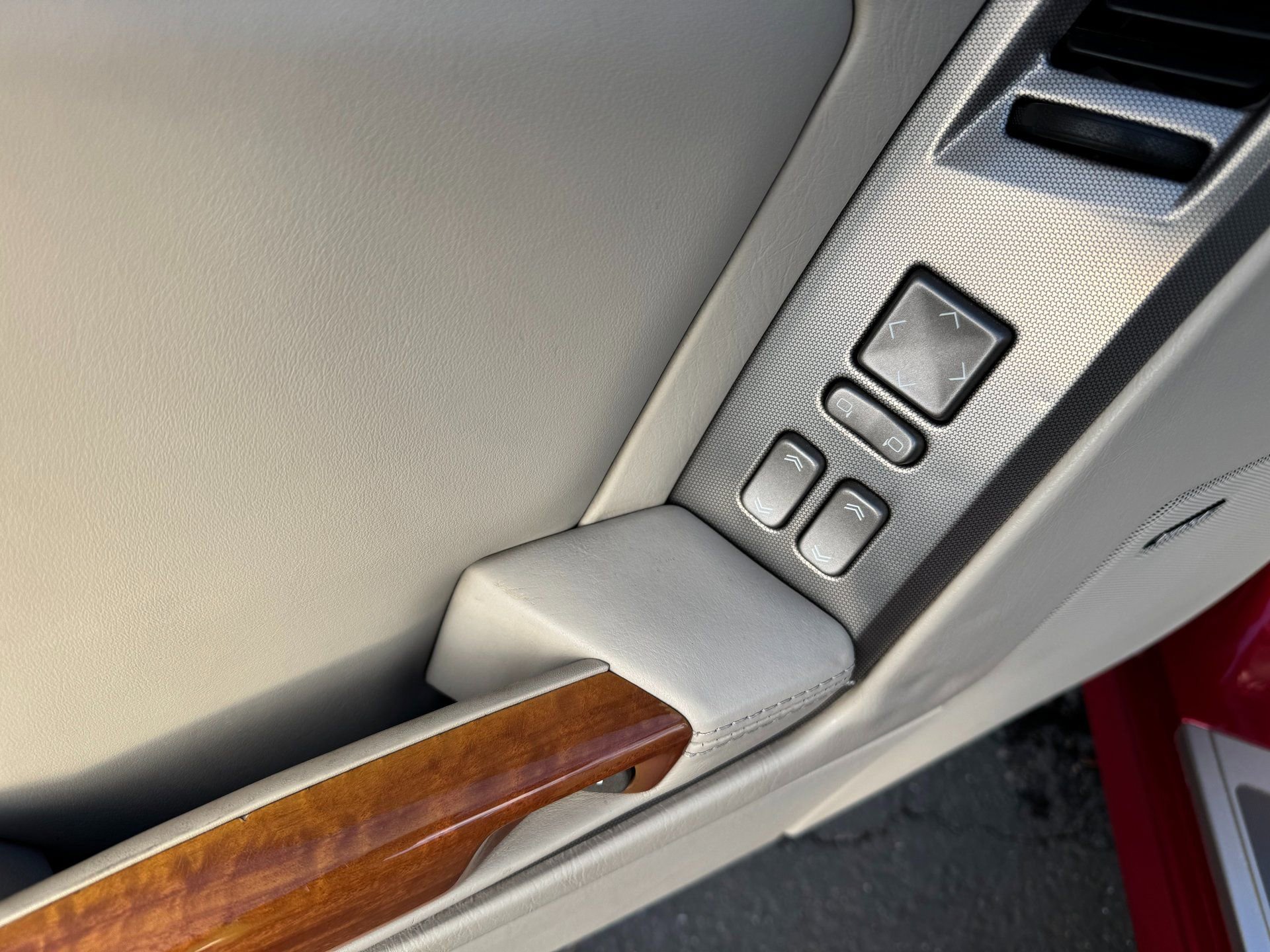 Used 2005 Cadillac XLR image 44