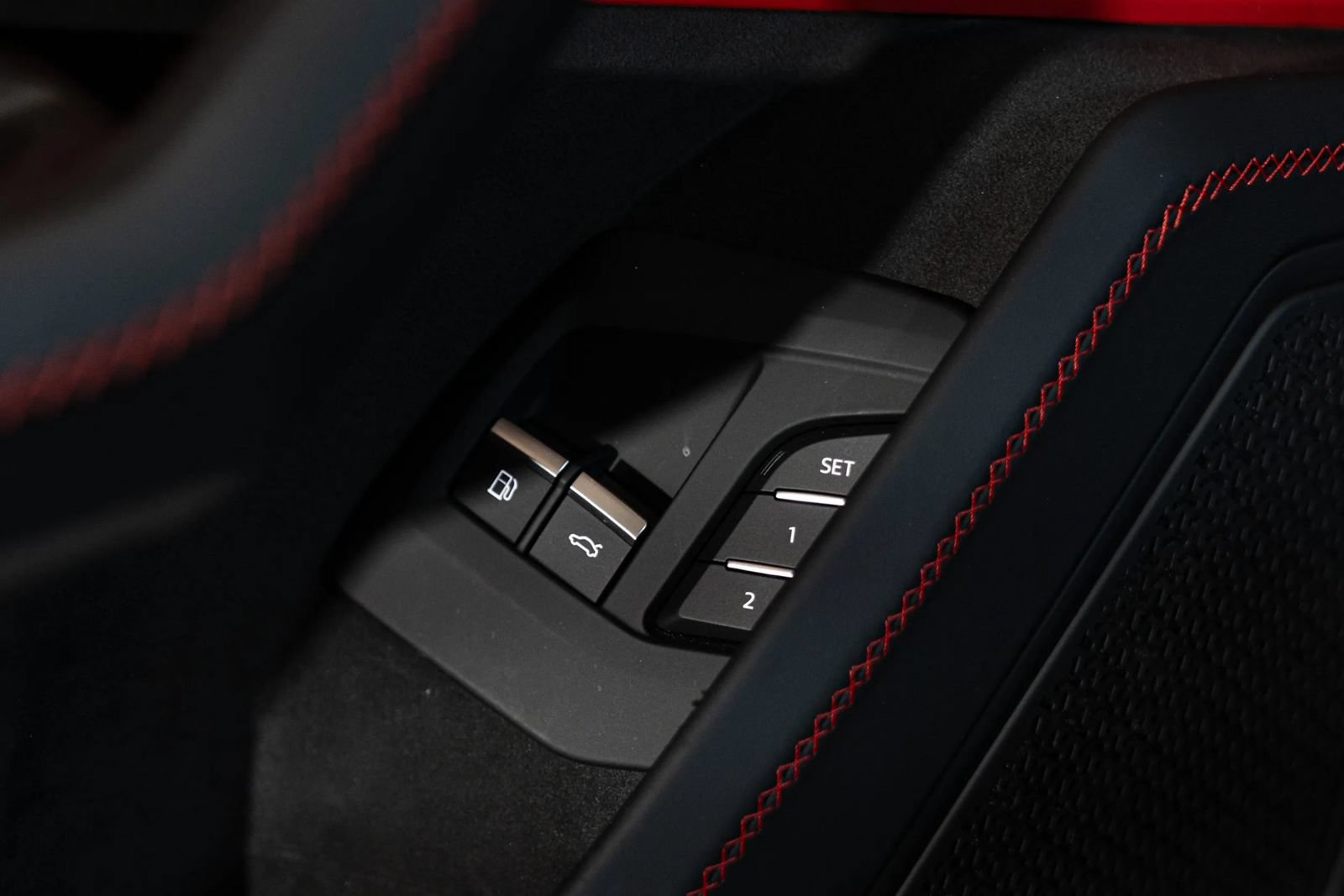 Used 2025 Lamborghini Urus SE AWD/4WD image 11