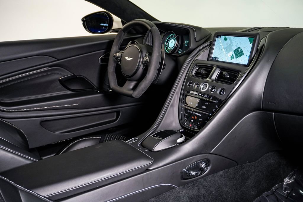 Used 2021 Aston Martin DB11 Coupe image 16
