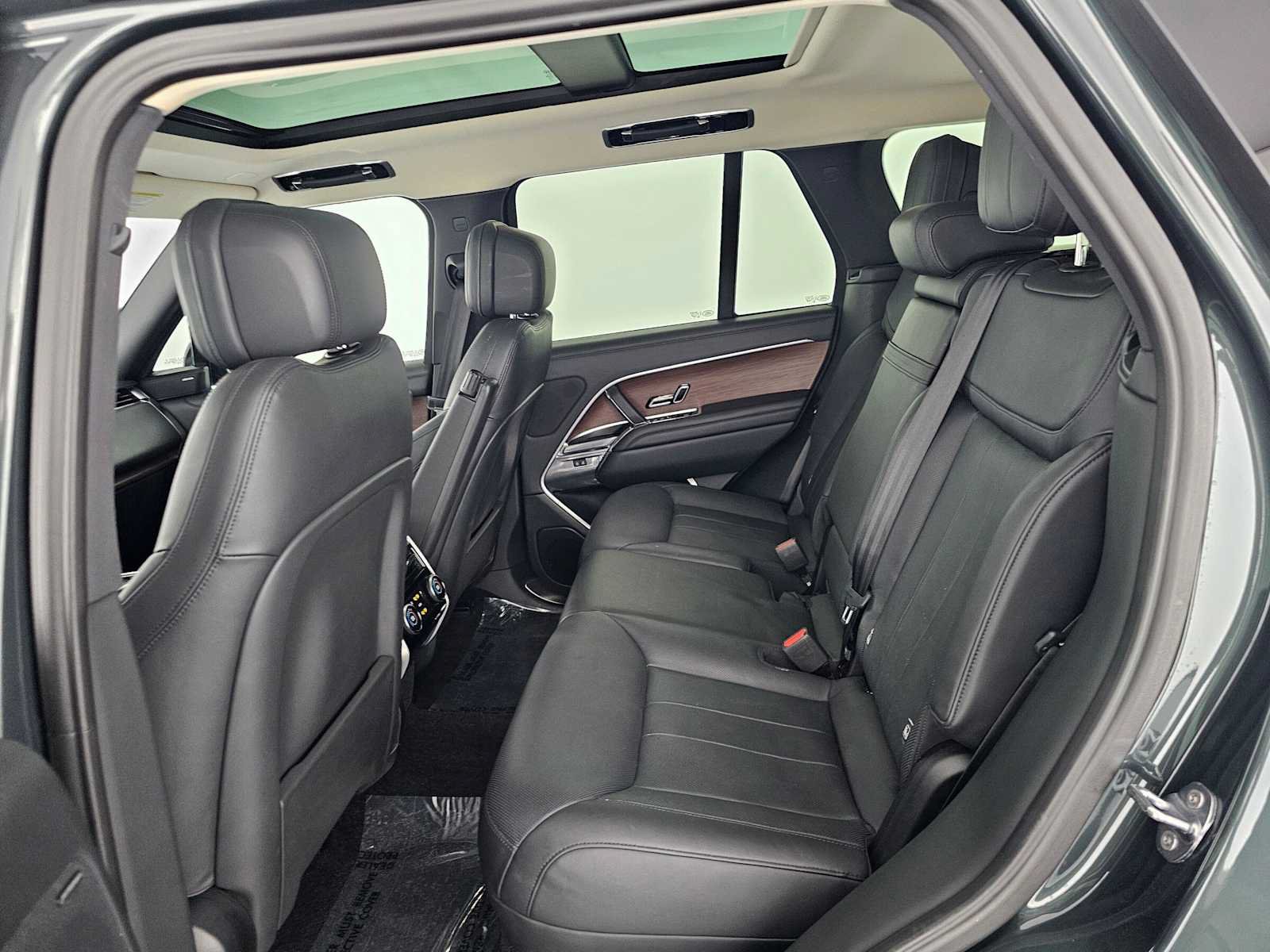 Certified 2023 Land Rover Range Rover SE AWD/4WD image 16