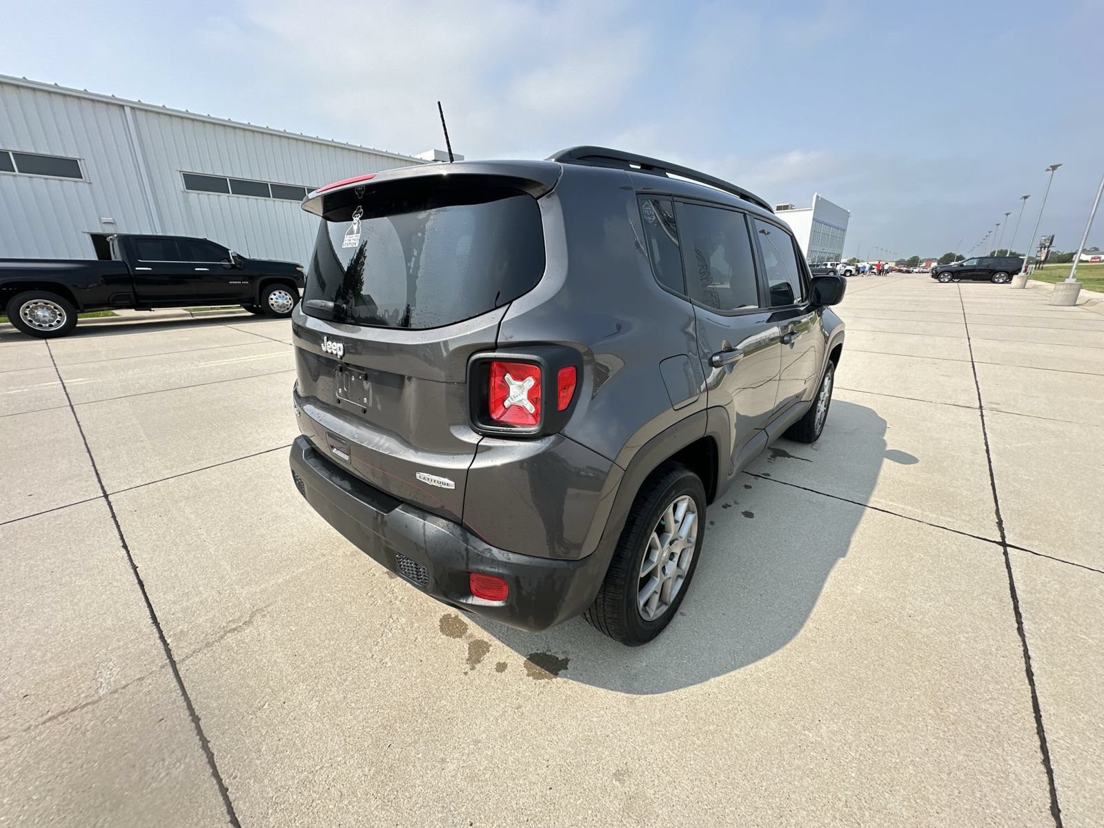 Used 2019 Jeep Renegade Latitude w/ Cold Weather Group AWD/4WD image 14