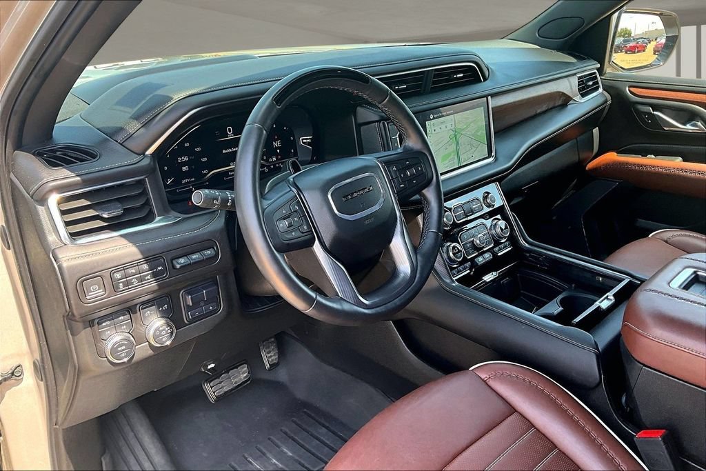 Used 2024 GMC Yukon Denali Ultimate AWD/4WD image 12