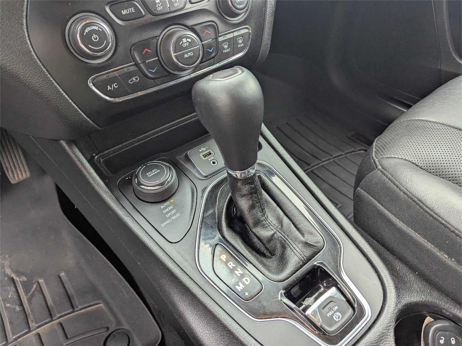 Used 2020 Jeep Cherokee Limited image 23