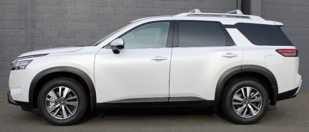 New 2025 Nissan Pathfinder SL image 2